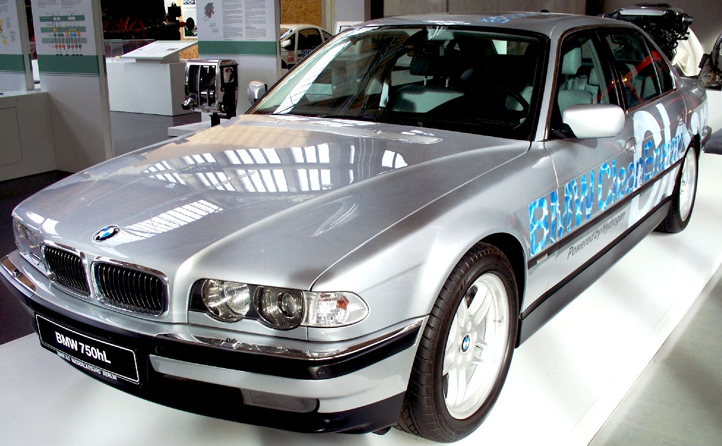 BMW 750hl liquid hydrogen powered V12 car