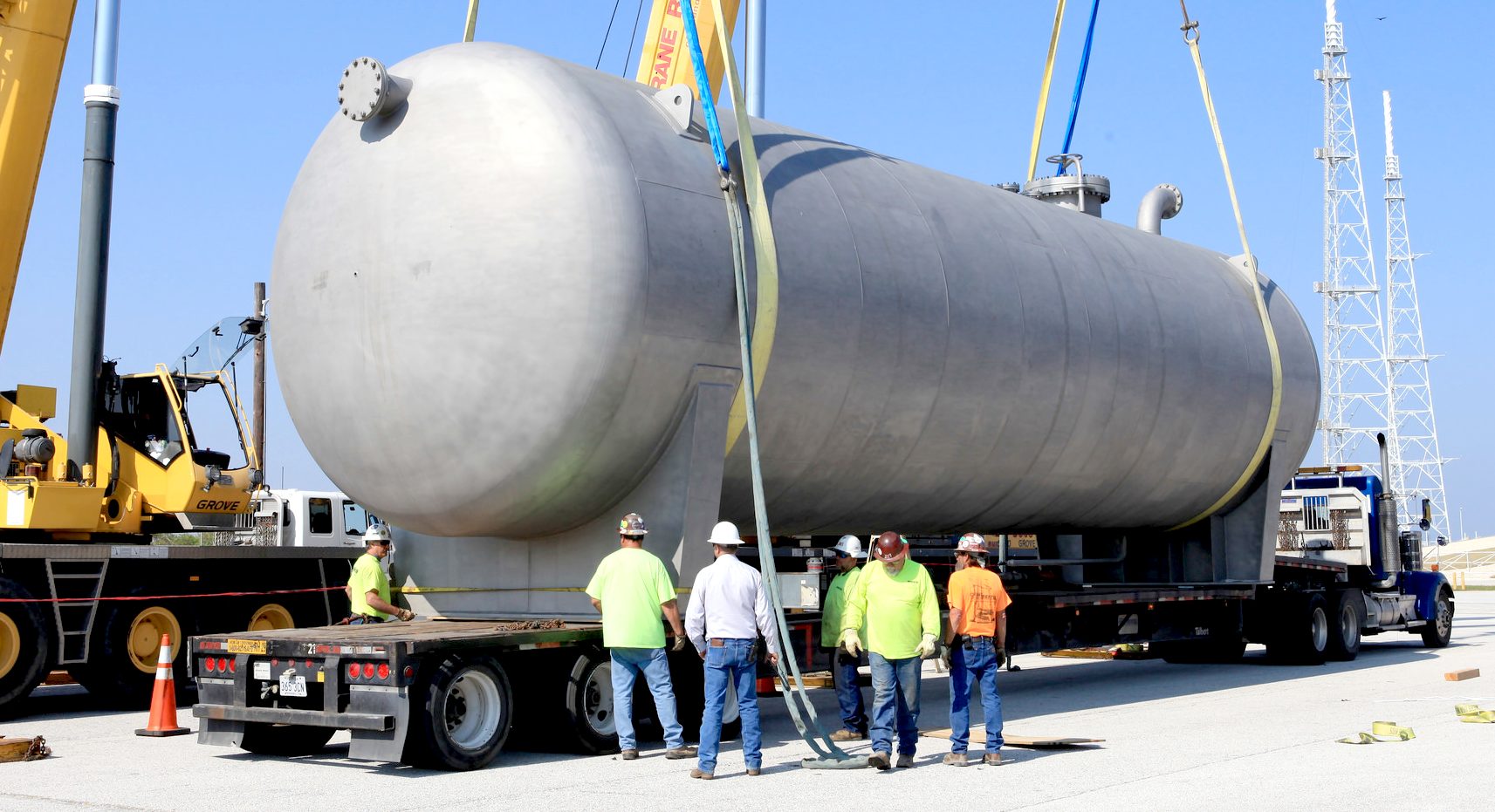 Kennedy Space Center, new liquid hydrogen tank being delivered