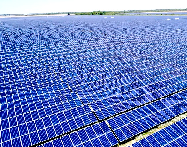Solar panel electricity generating installation